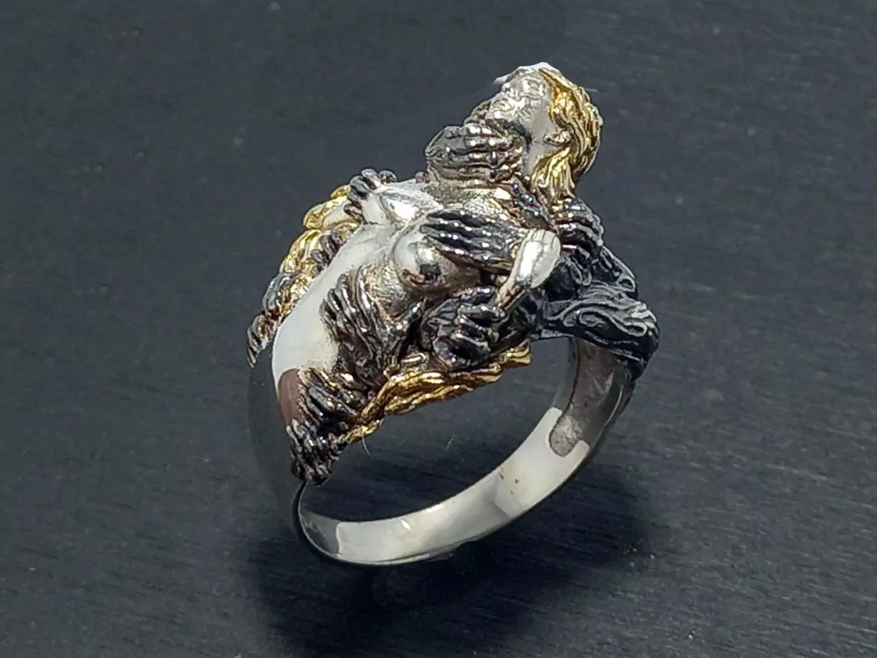 Hands on Goddess ring - Image 4