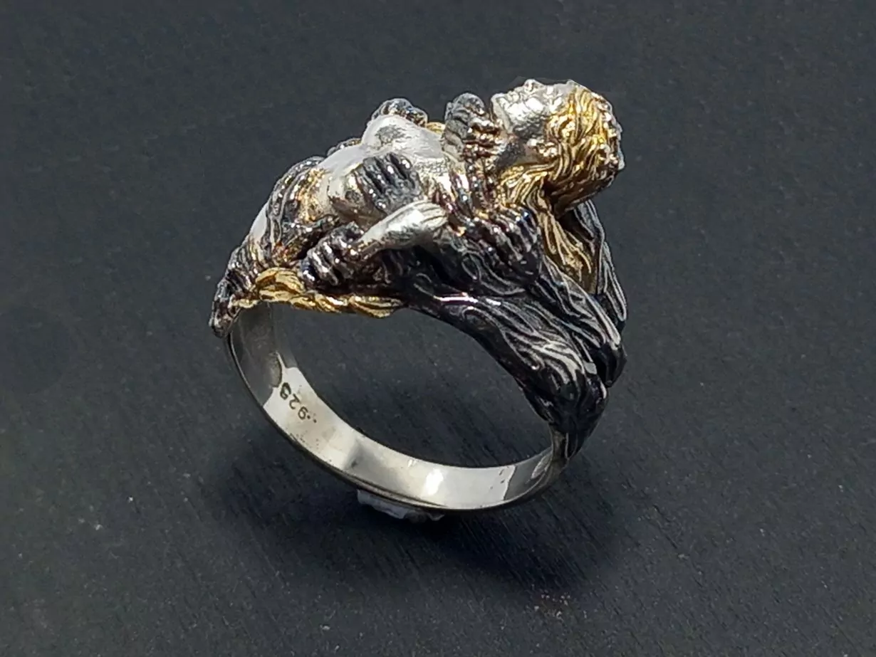 Hands on Goddess ring - Image 3