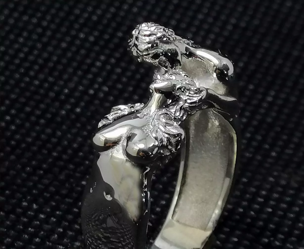 Nude couple farewell kiss - Image 4