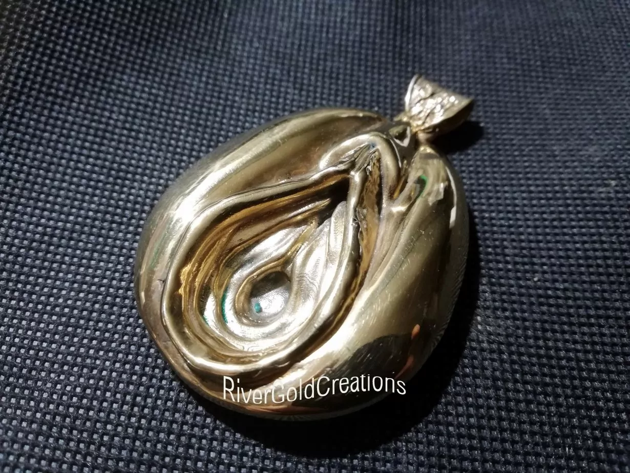 Loose porno star pussy pendant, eat her out! - Image 2