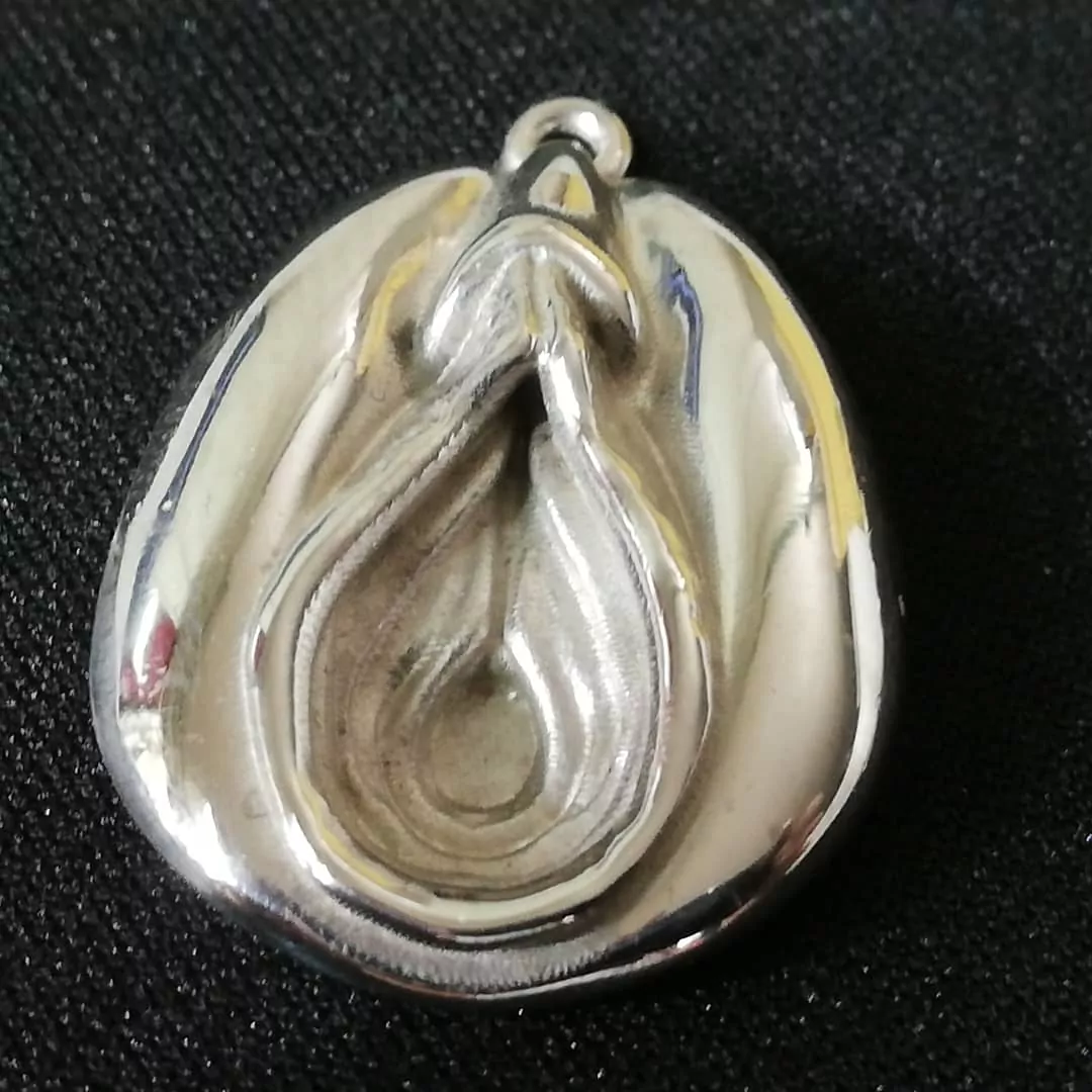 Loose porno star pussy pendant, eat her out! - Image 6