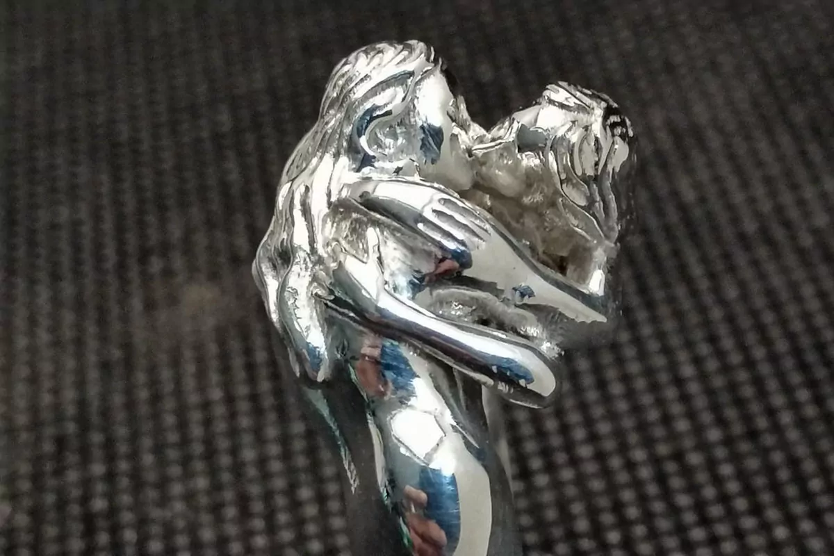 Nude women couple kissing ring - Image 3