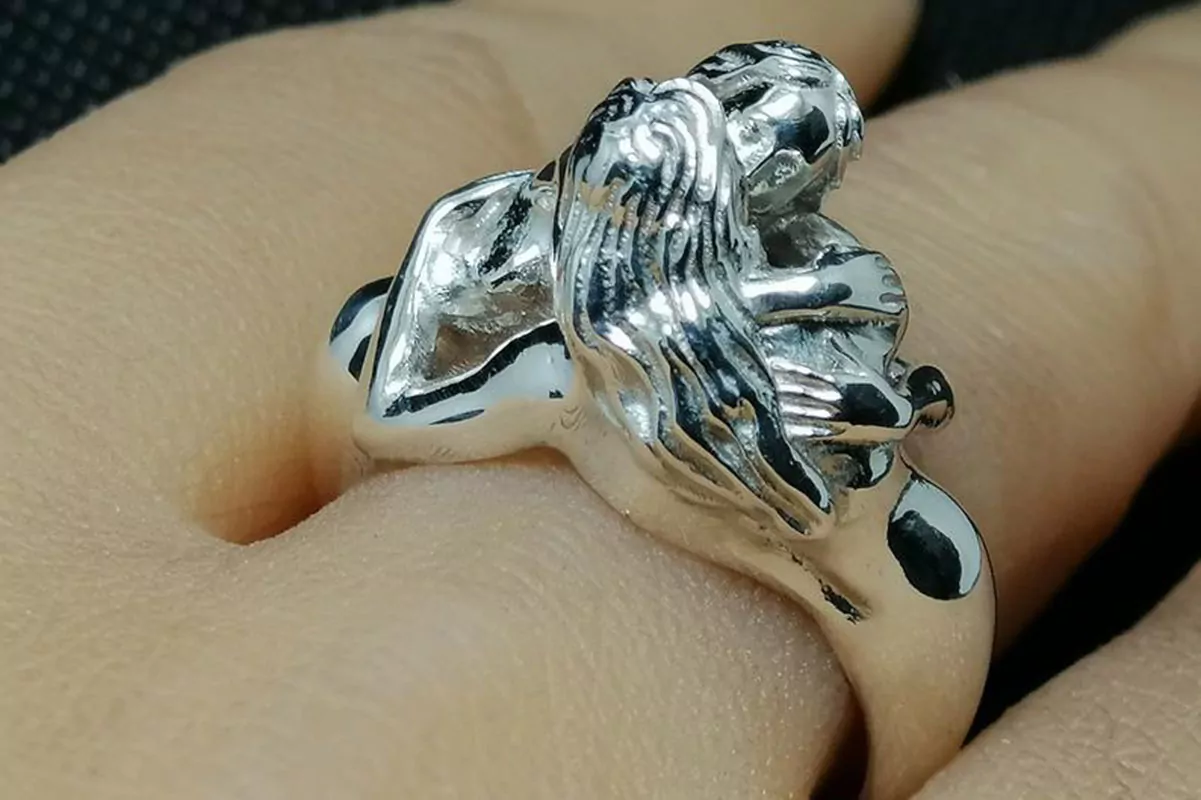 Nude women couple kissing ring - Image 5