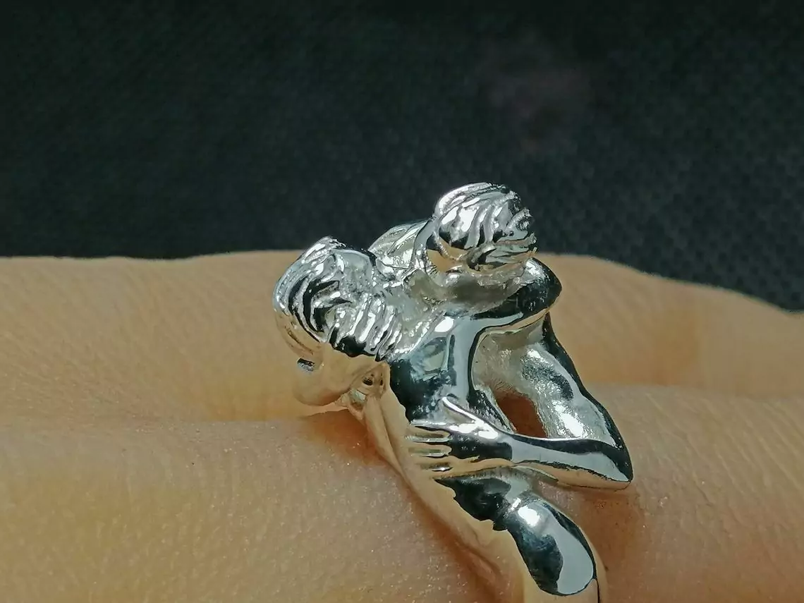 Nude male couple kiss ring - Image 6