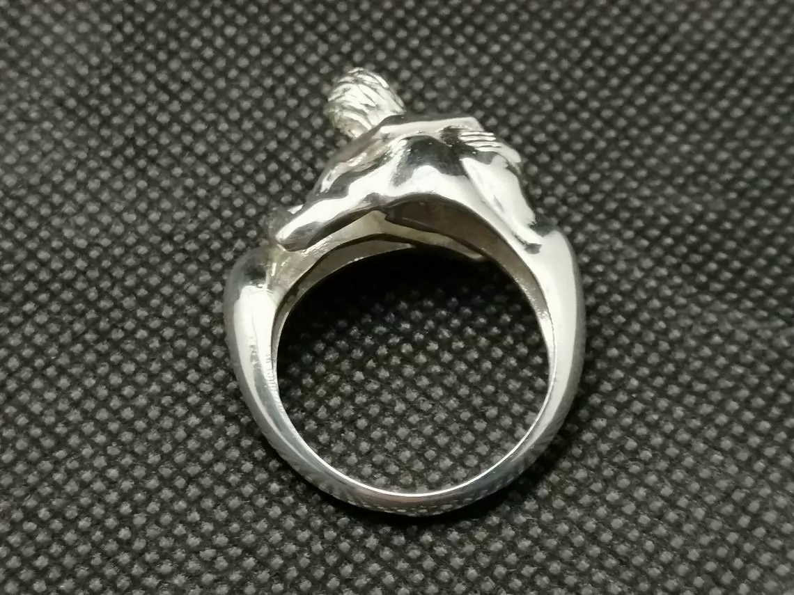 Nude male couple kiss ring - Image 4