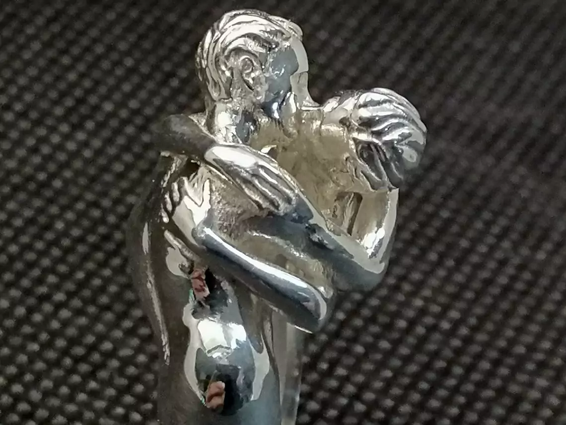 Nude male couple kiss ring - Image 3