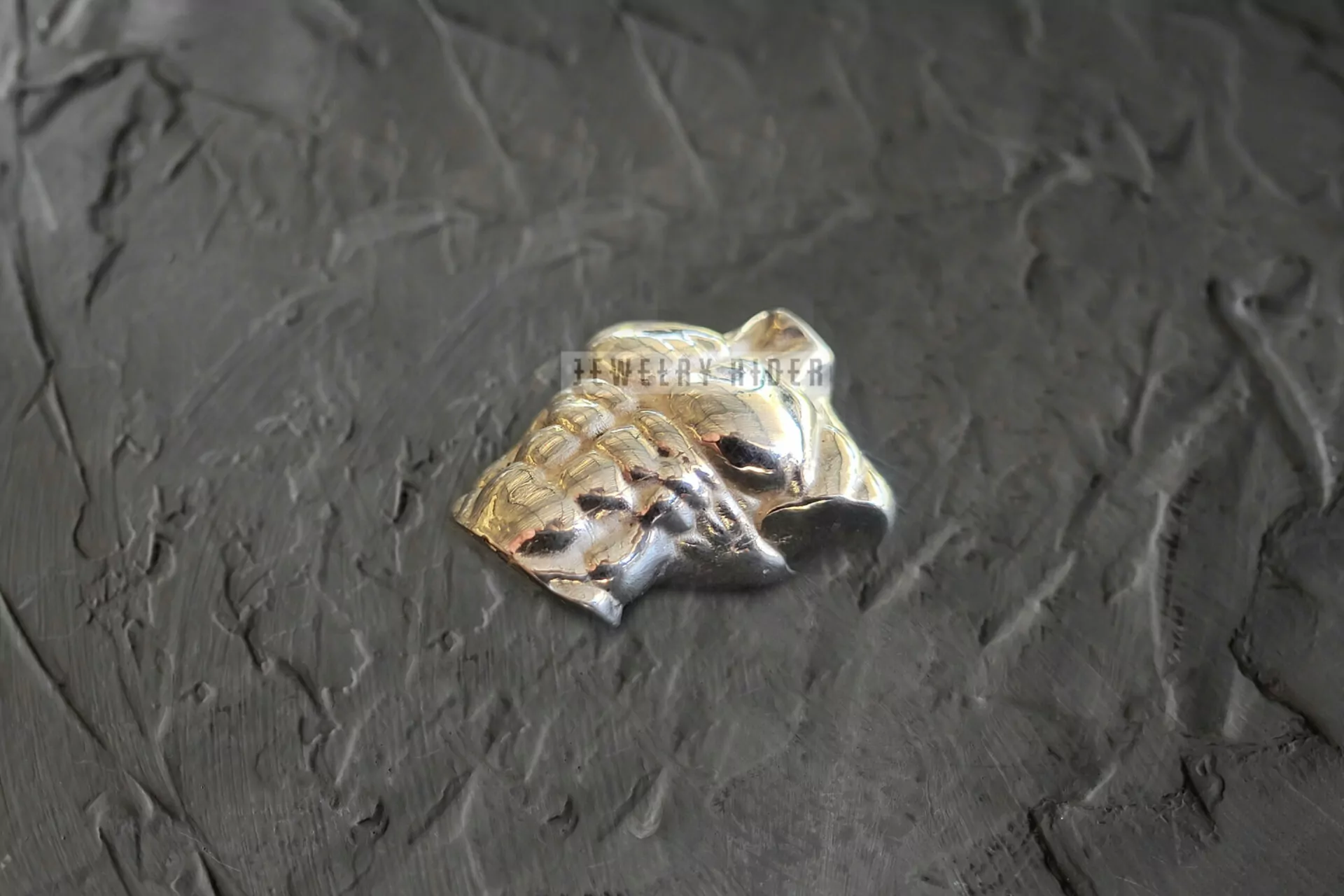 Bodybuilder torso pendant